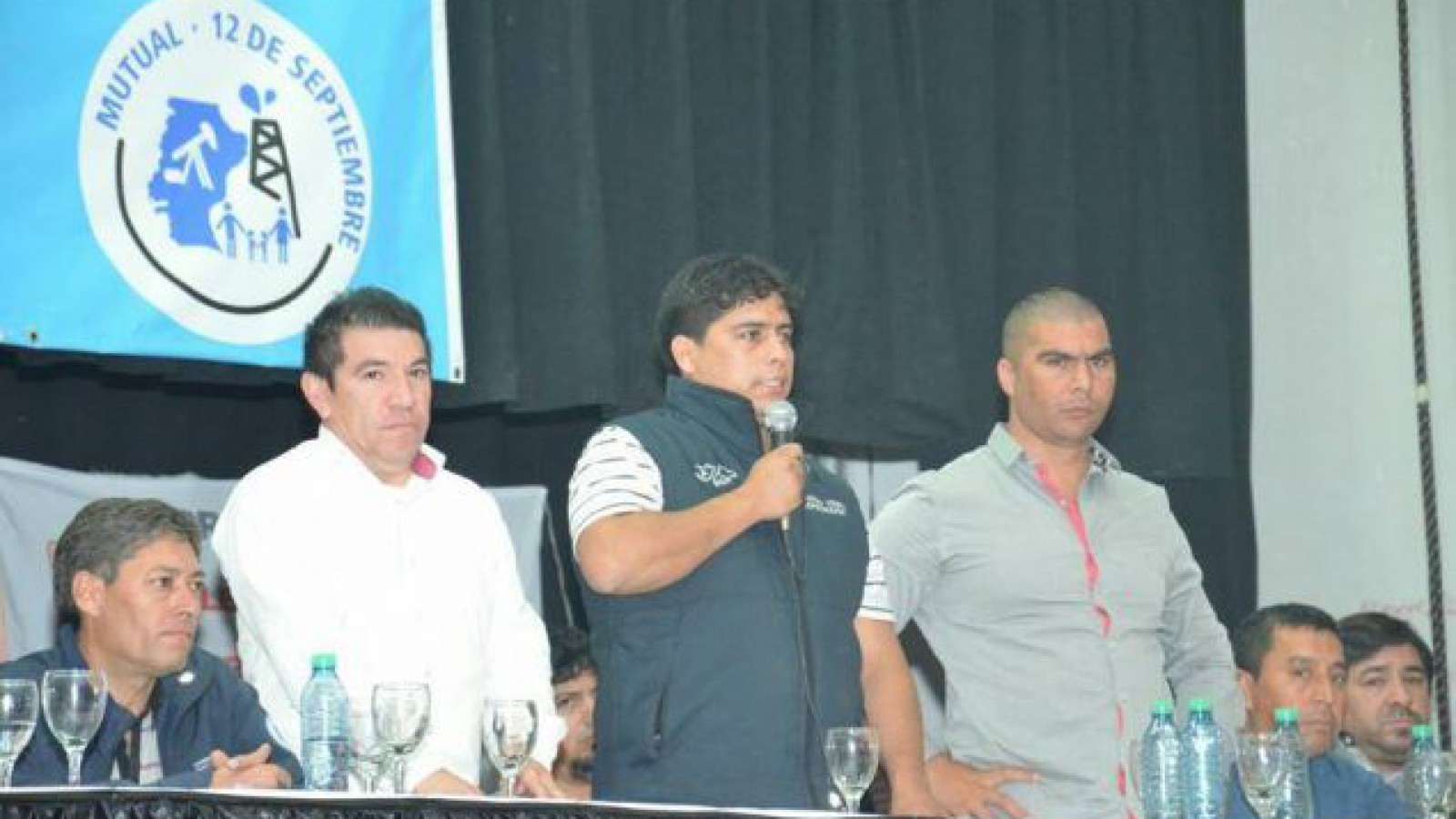 Petroleros definieron paro total en toda la provincia