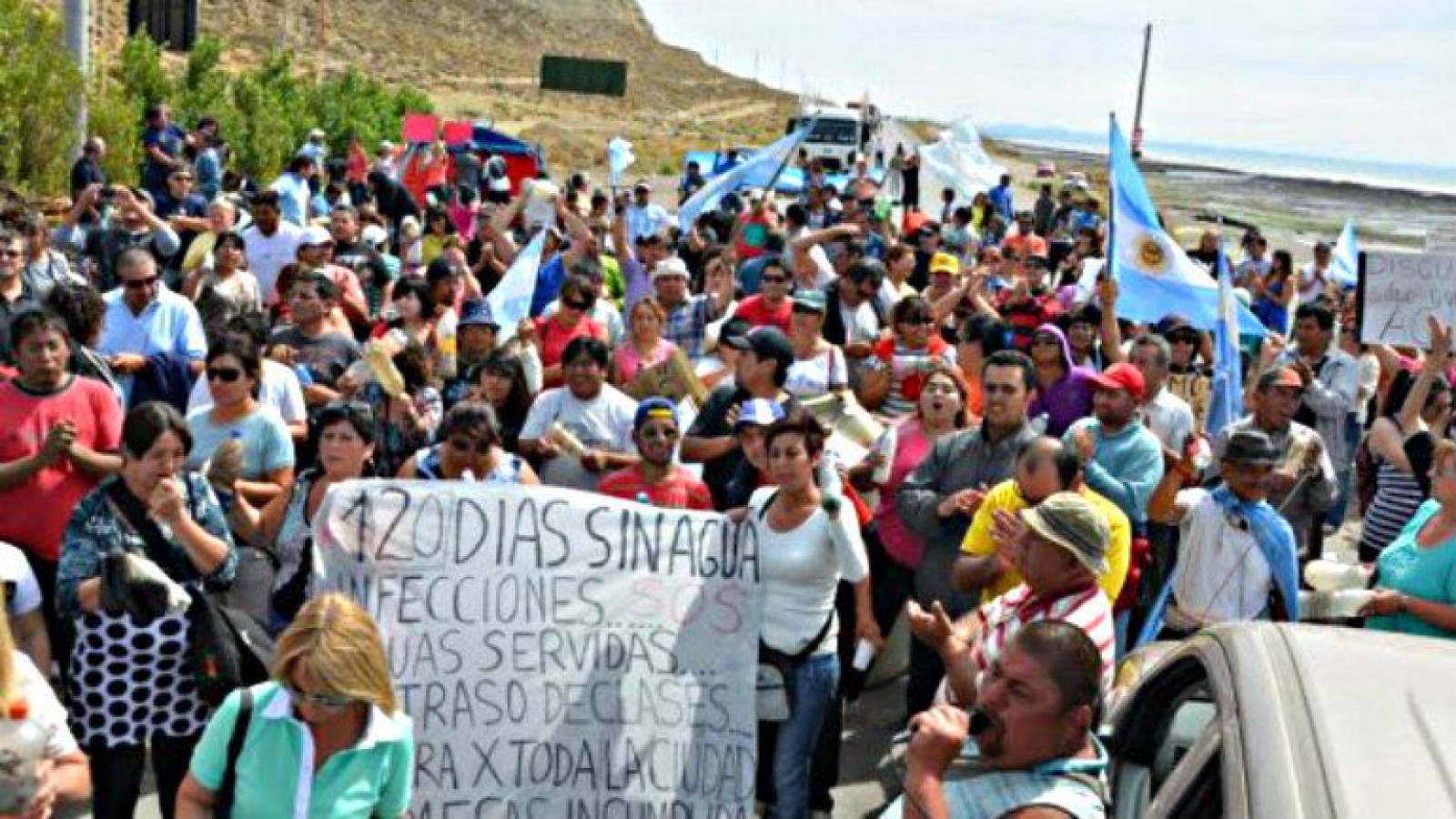 Caleta Olivia vive su peor crisis y Naciòn lo incluyó entre las ciudades con "foco de conflicto"