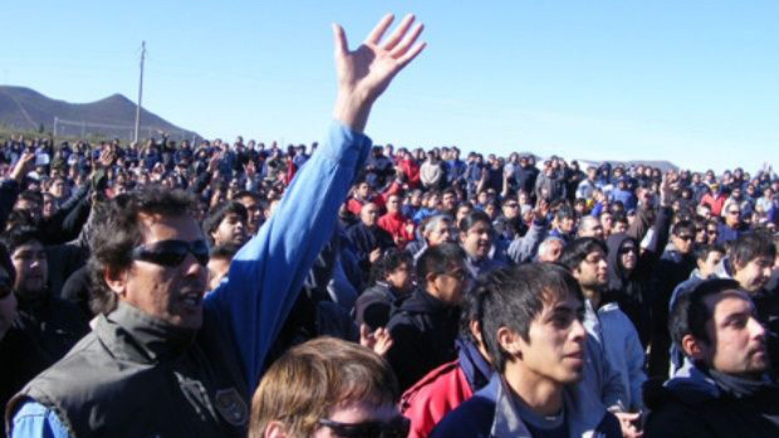 Comenzó el envío masivo de telegramas de despidos en el sector petrolero