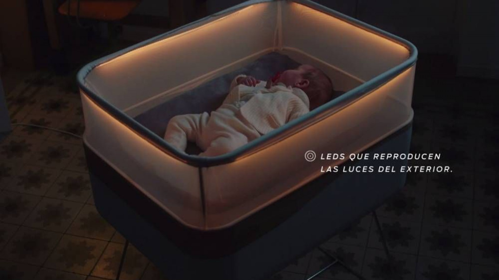 Crean una cuna que imita el andar de un auto para bebés que sólo duermen mientras viajan