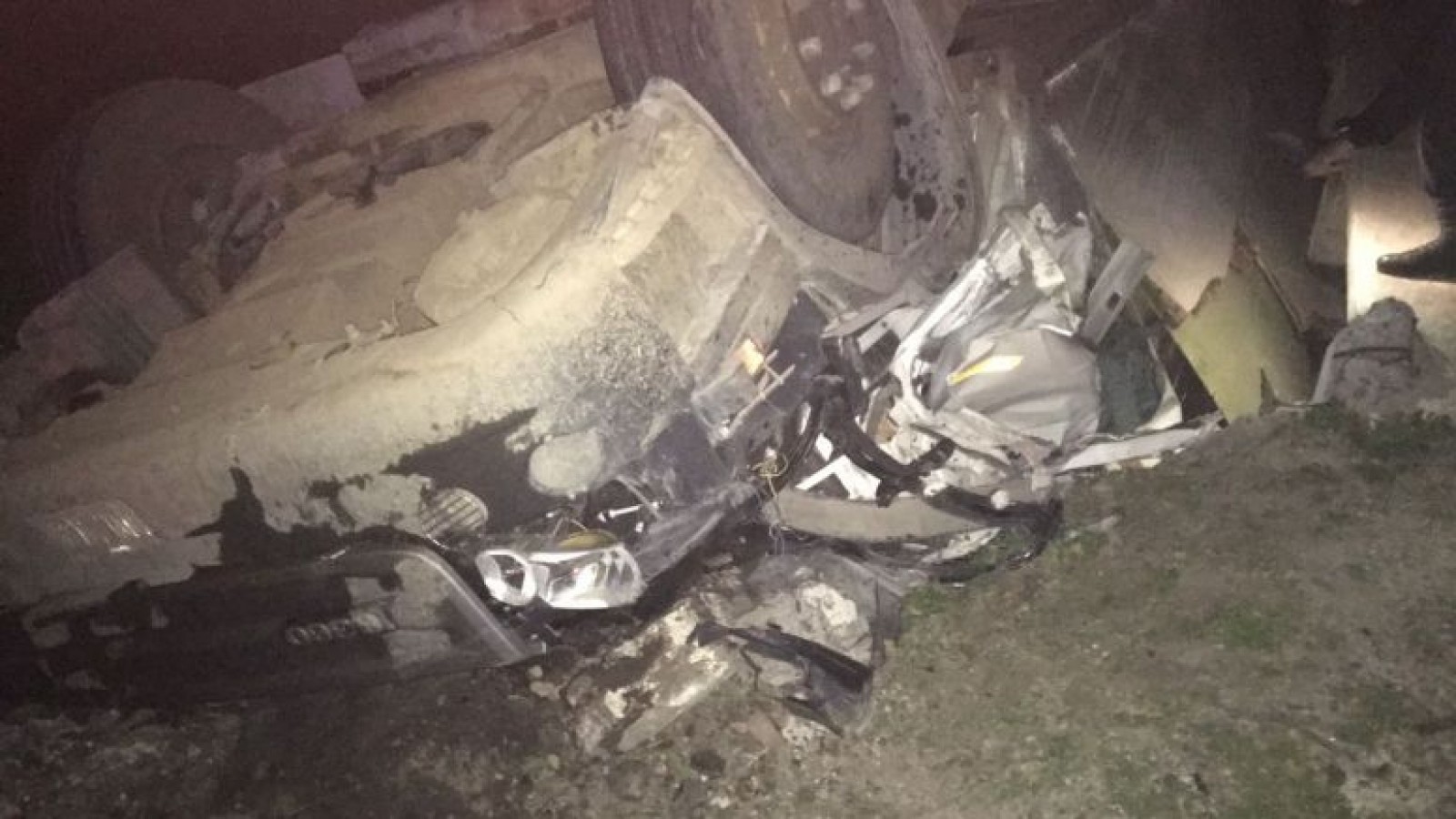 Un camionero murió aplastado por la cabina de su unidad que guiaba