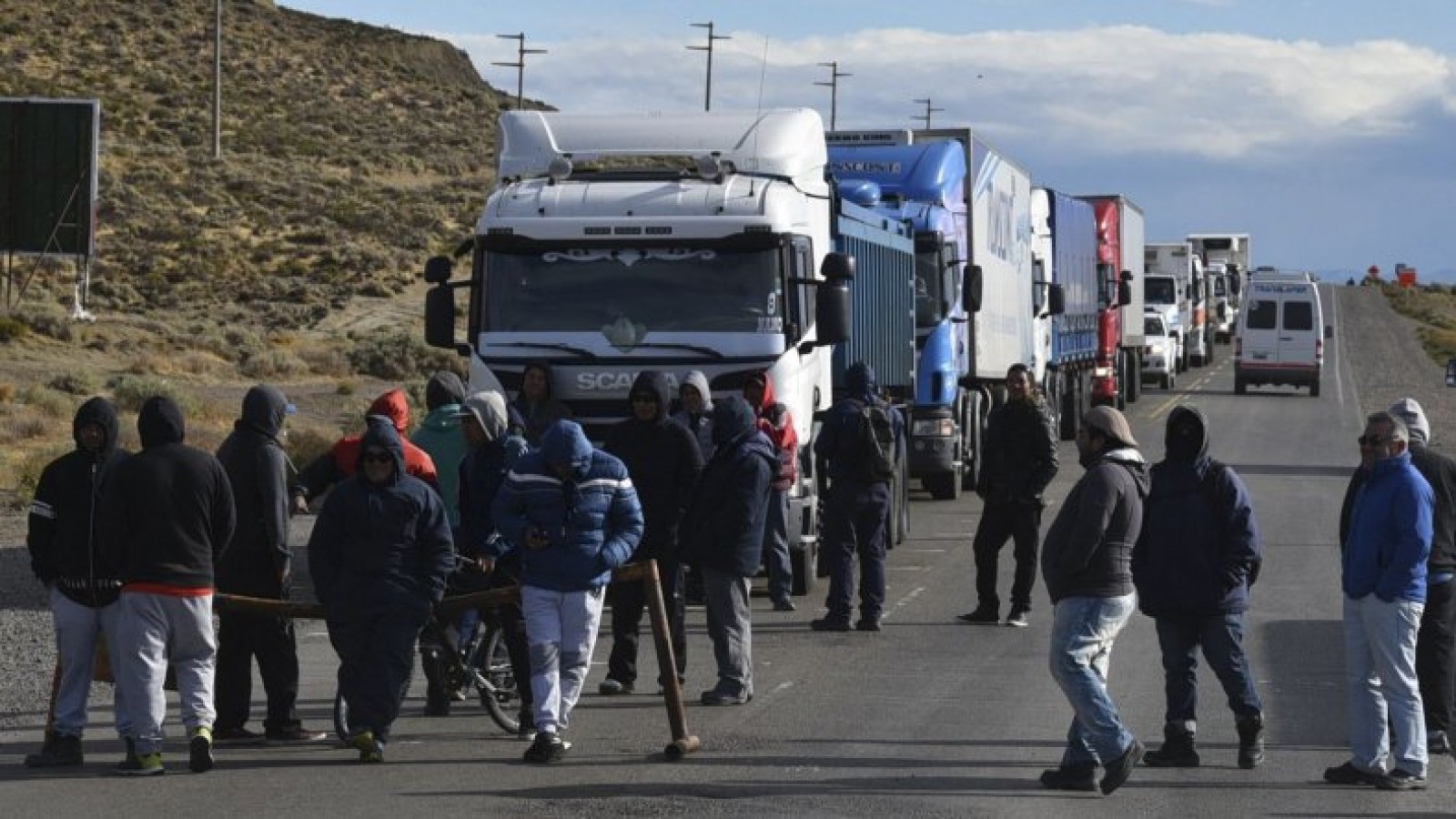 Prescindieron de sus servicios sin pagarles y cortaron la ruta 3