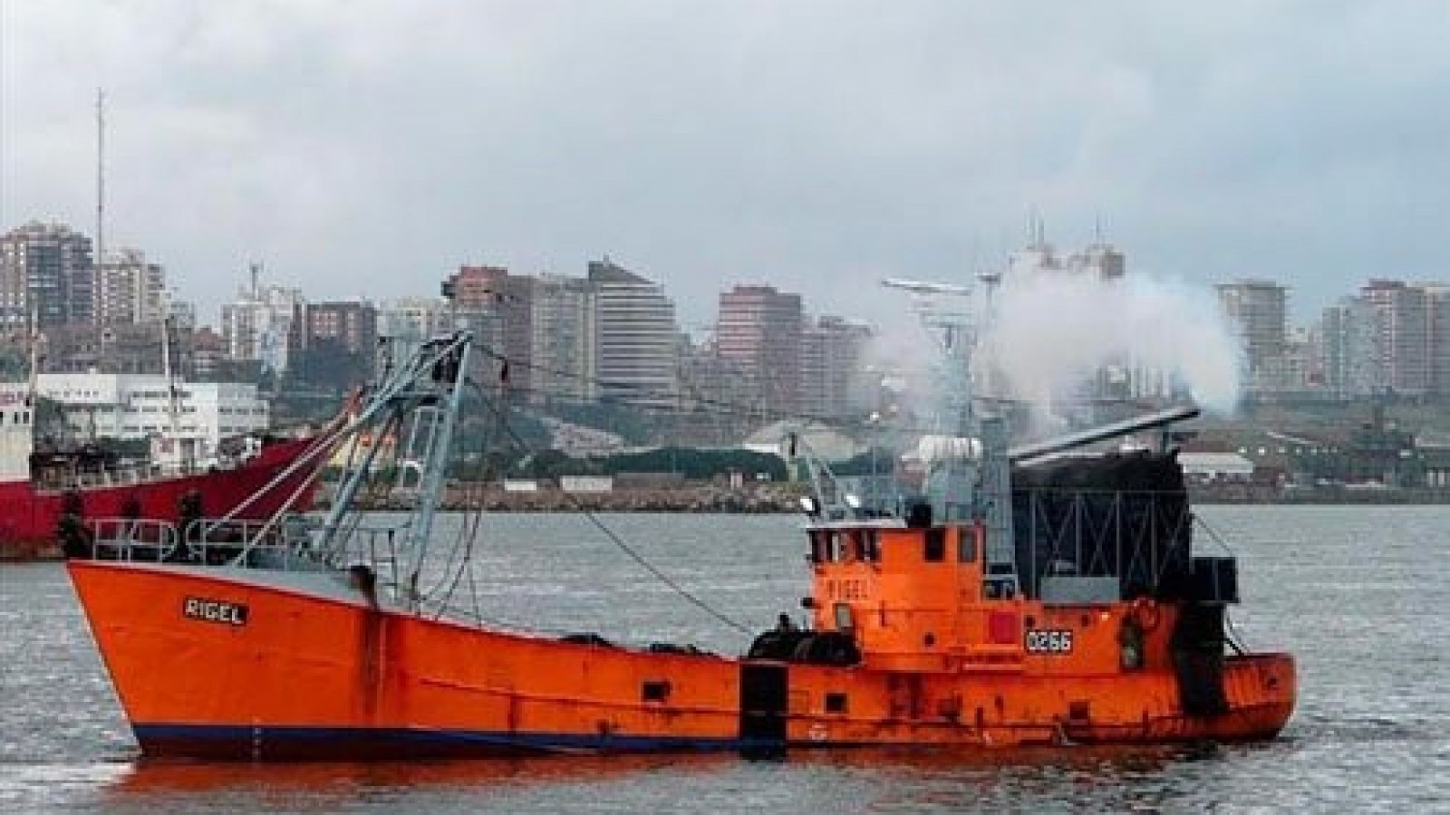 Chubut: más de 40 barcos, un avión, un helicóptero y personal en la costa buscan el barco “Rigel”