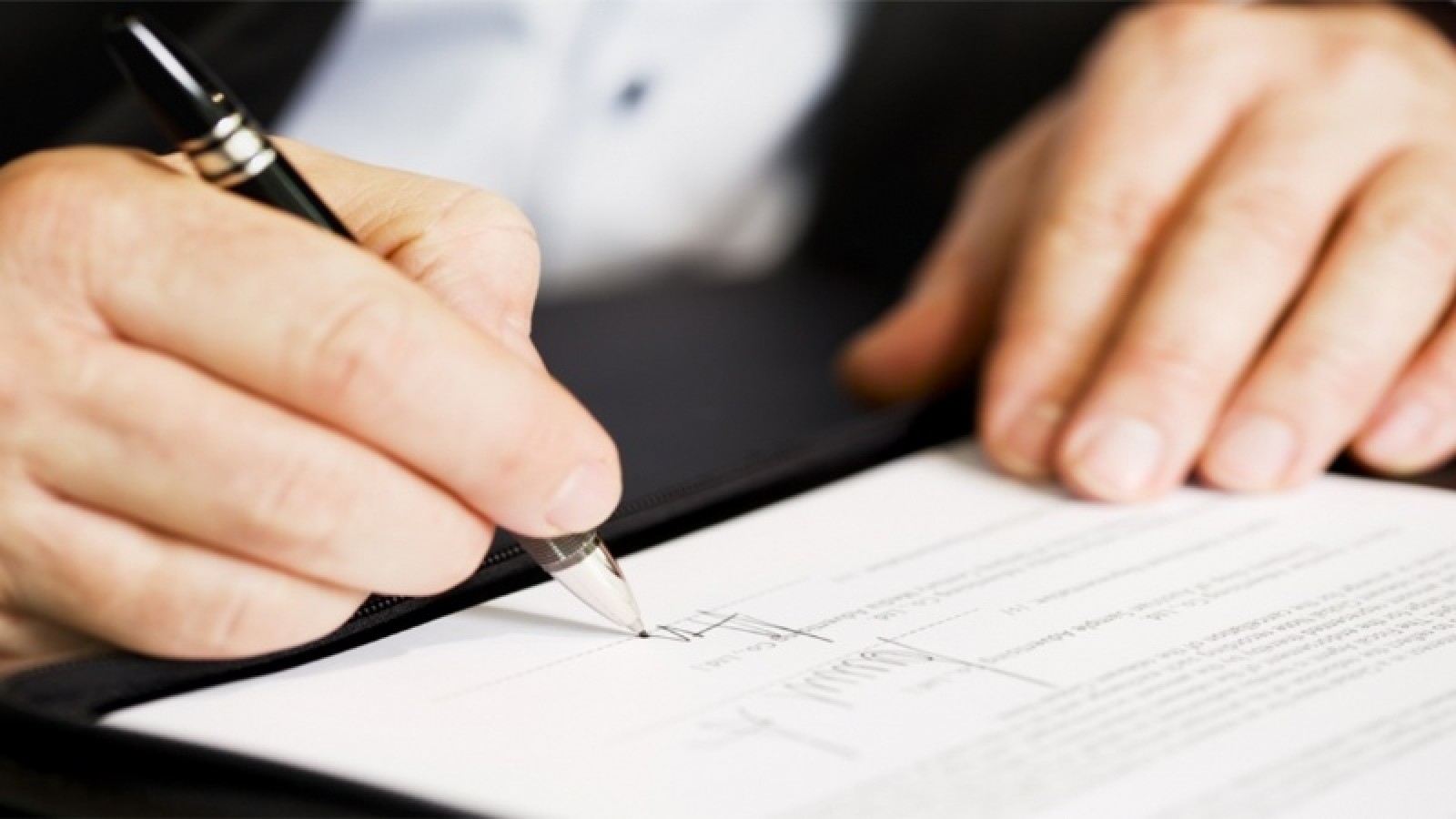 La graciosa firma en un documento que dio la vuelta al mundo