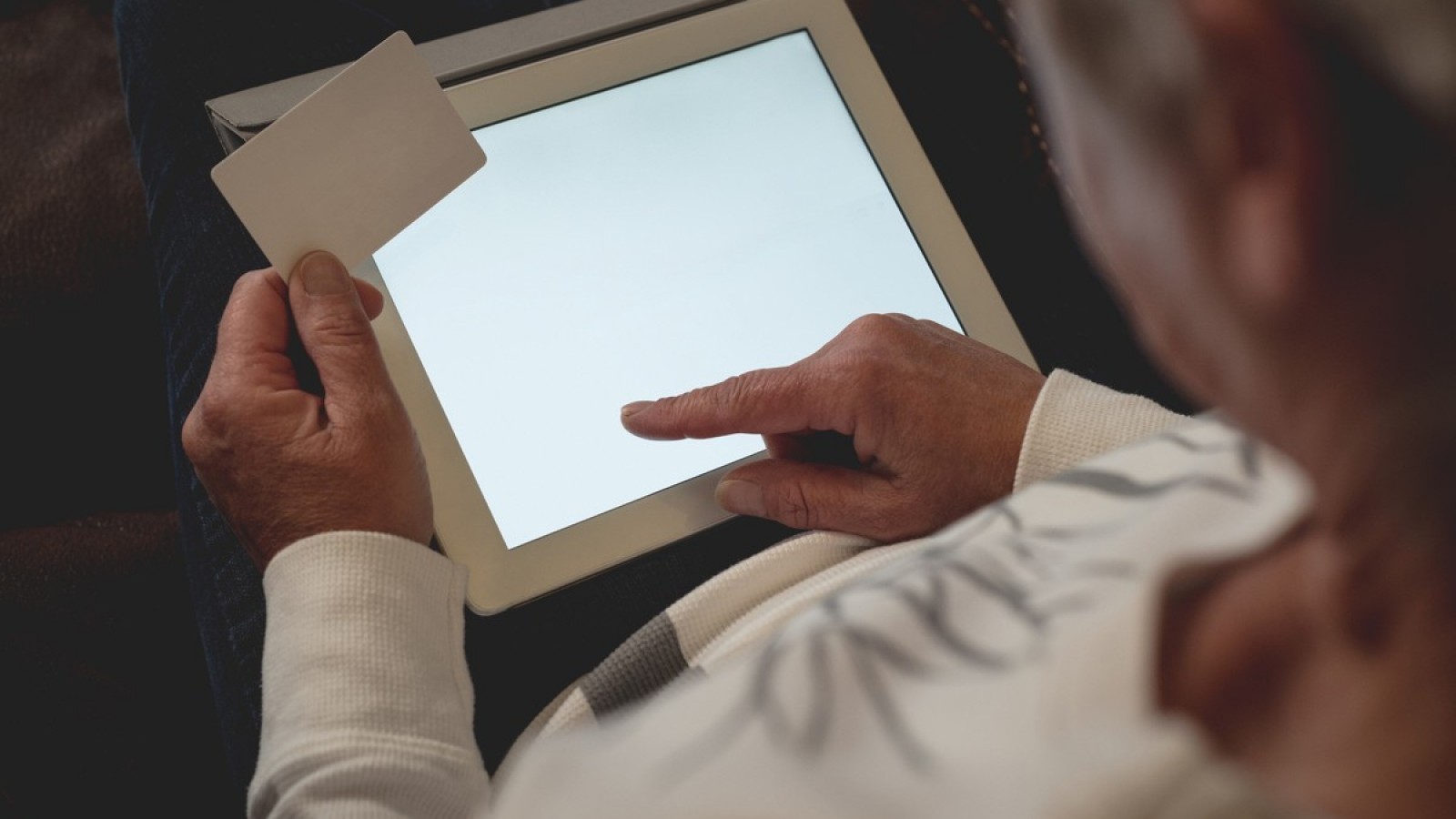 Facebook: los mayores de 65 años comparten hasta 7 veces más “fake news” que los jóvenes