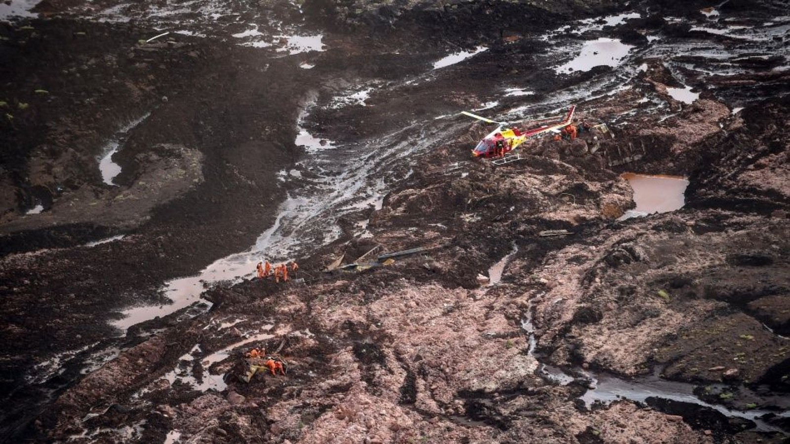 Suman 34 muertos en la represa y la lluvia empeora todo