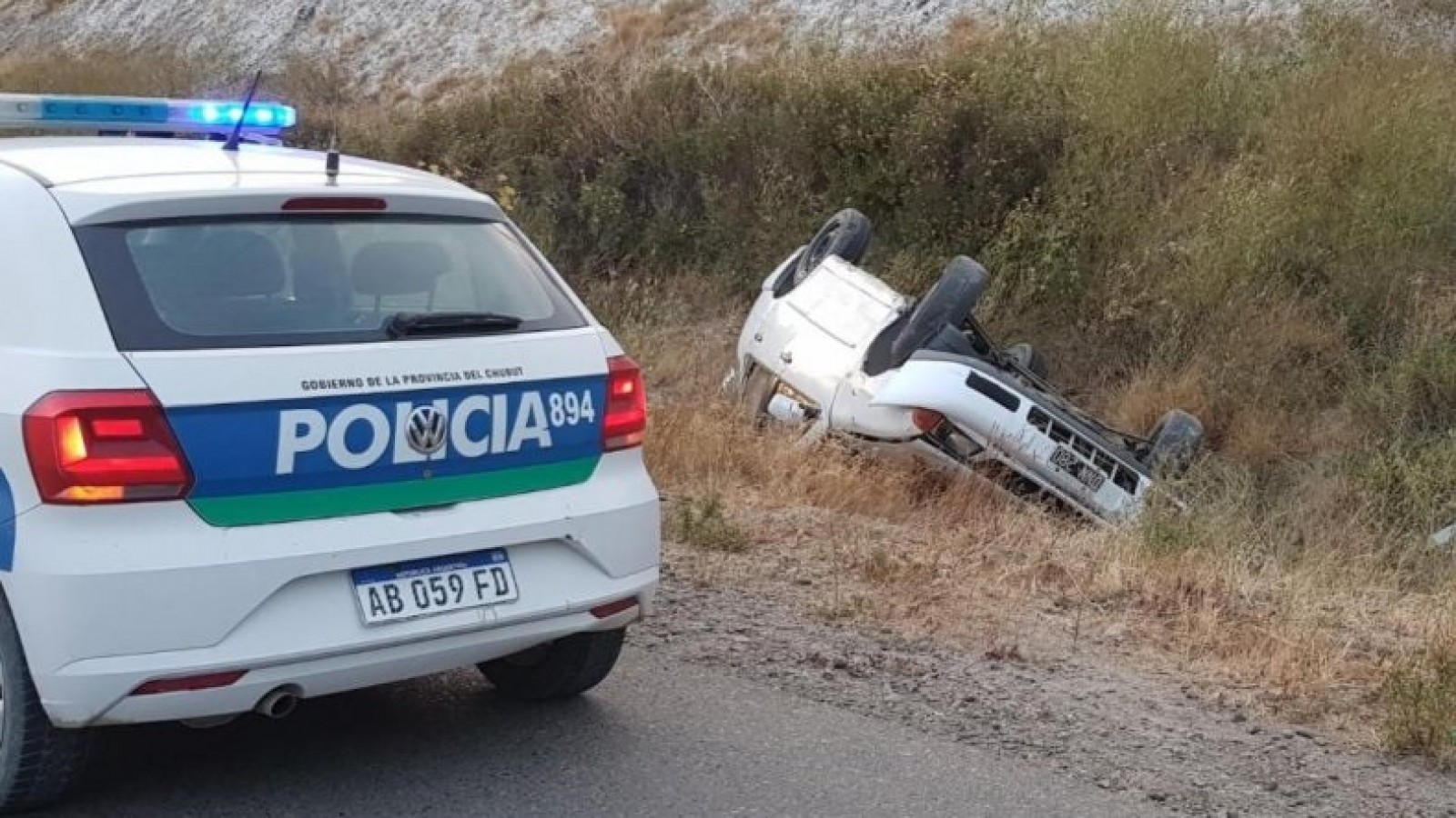 Chubut: Volcó una familia en el camino Roque González