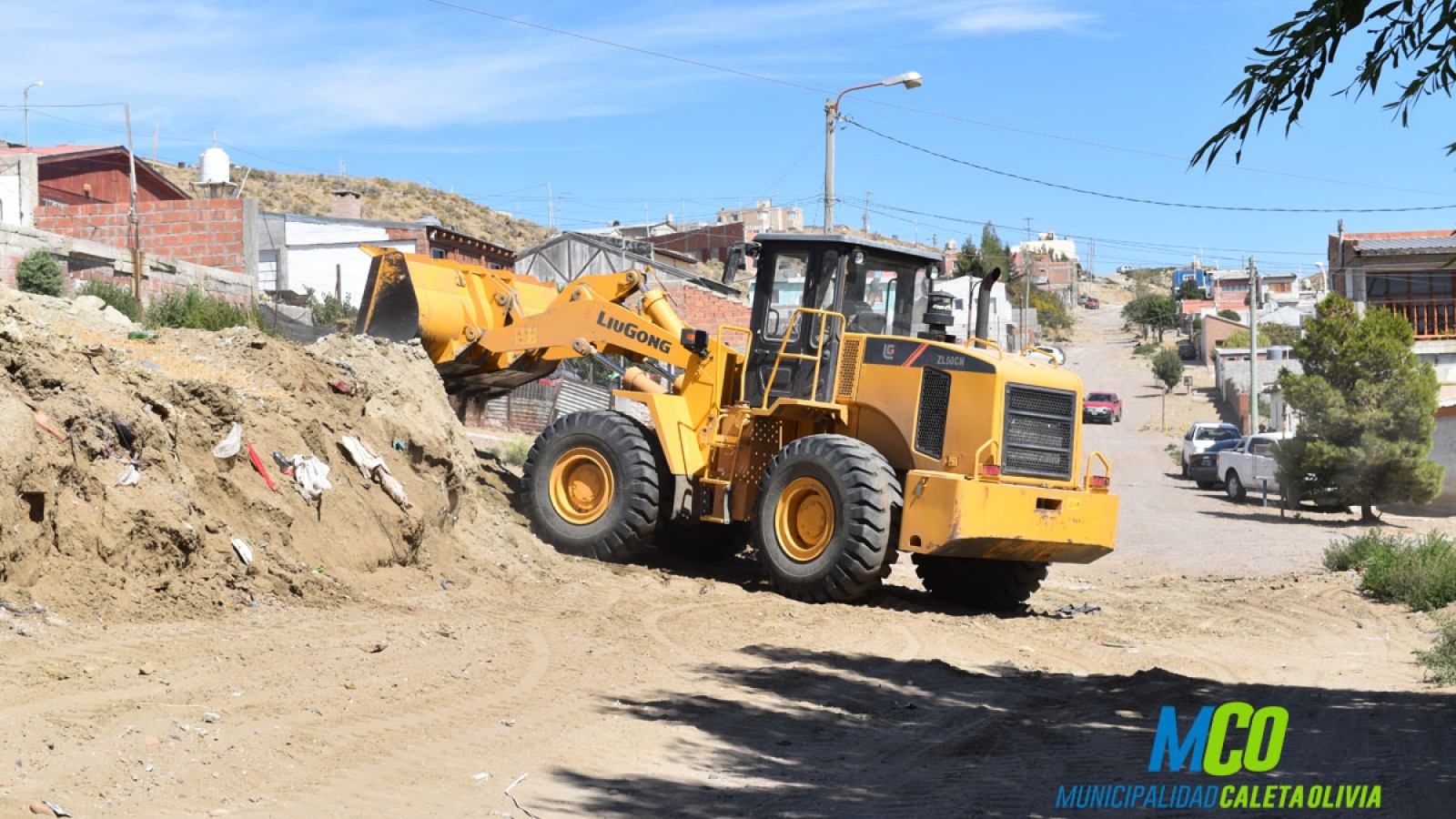 Se realizan trabajos viales y limpieza en diferentes puntos de Caleta Olivia