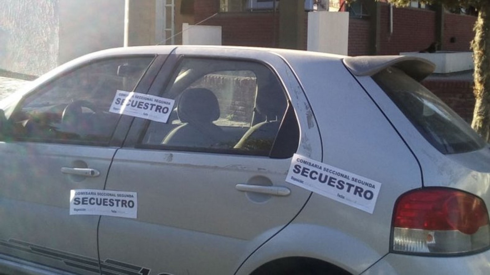 Se arrojó de un coche y le dijo a la policía que era víctima de trata