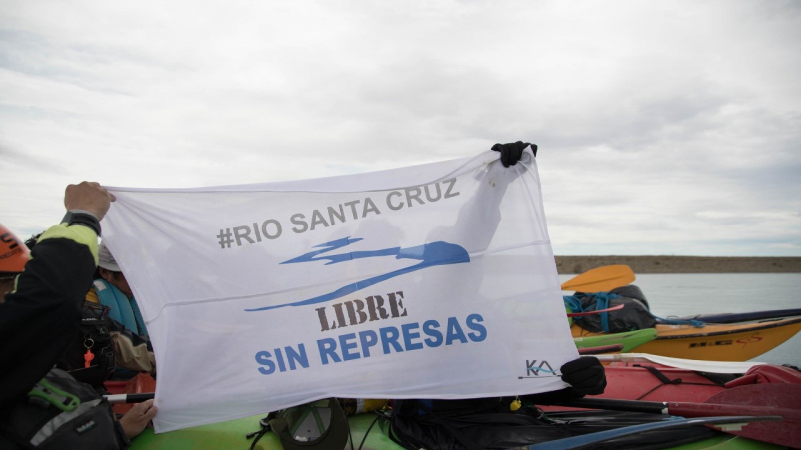 27 kayakistas por un río Santa Cruz libre