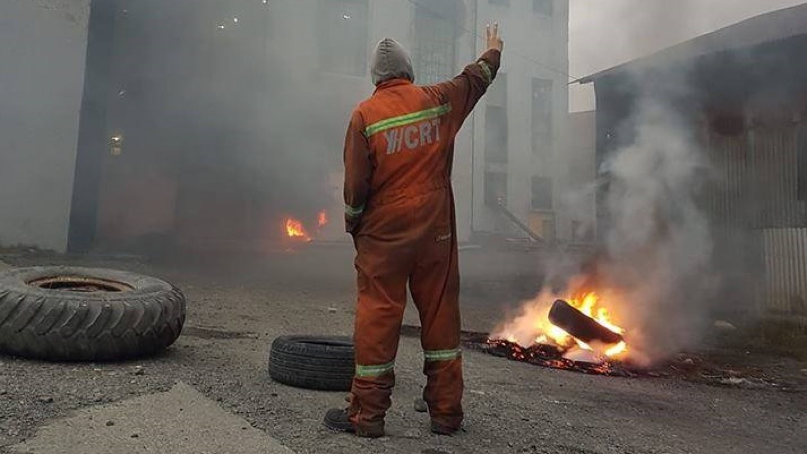 Continúa el “quite de colaboración en YCRT”. Trabajadores amenazan con encadenarse