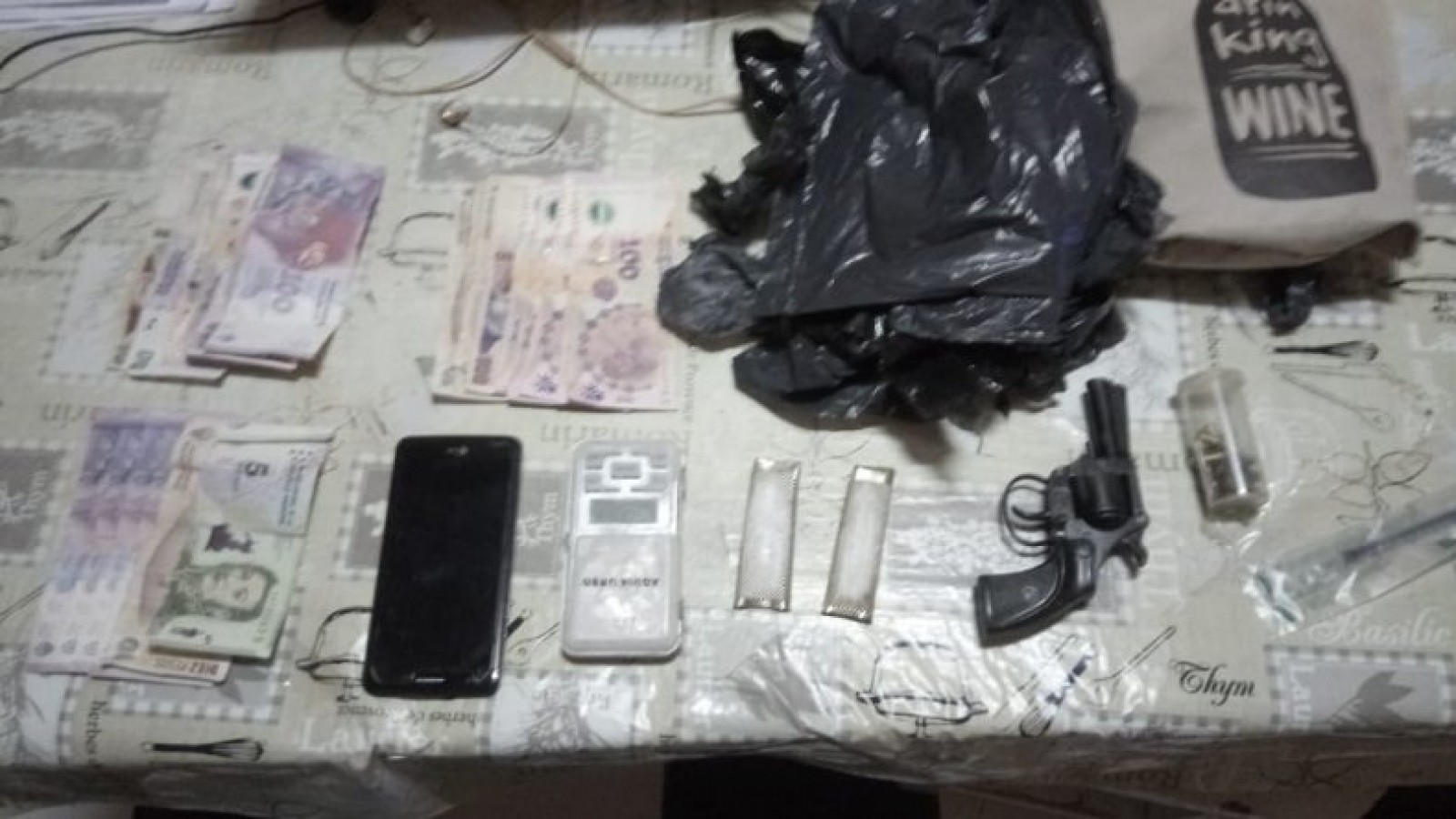 Cuatro detenidos por venta de drogas cerca de una escuela de Comodoro Rivadavia