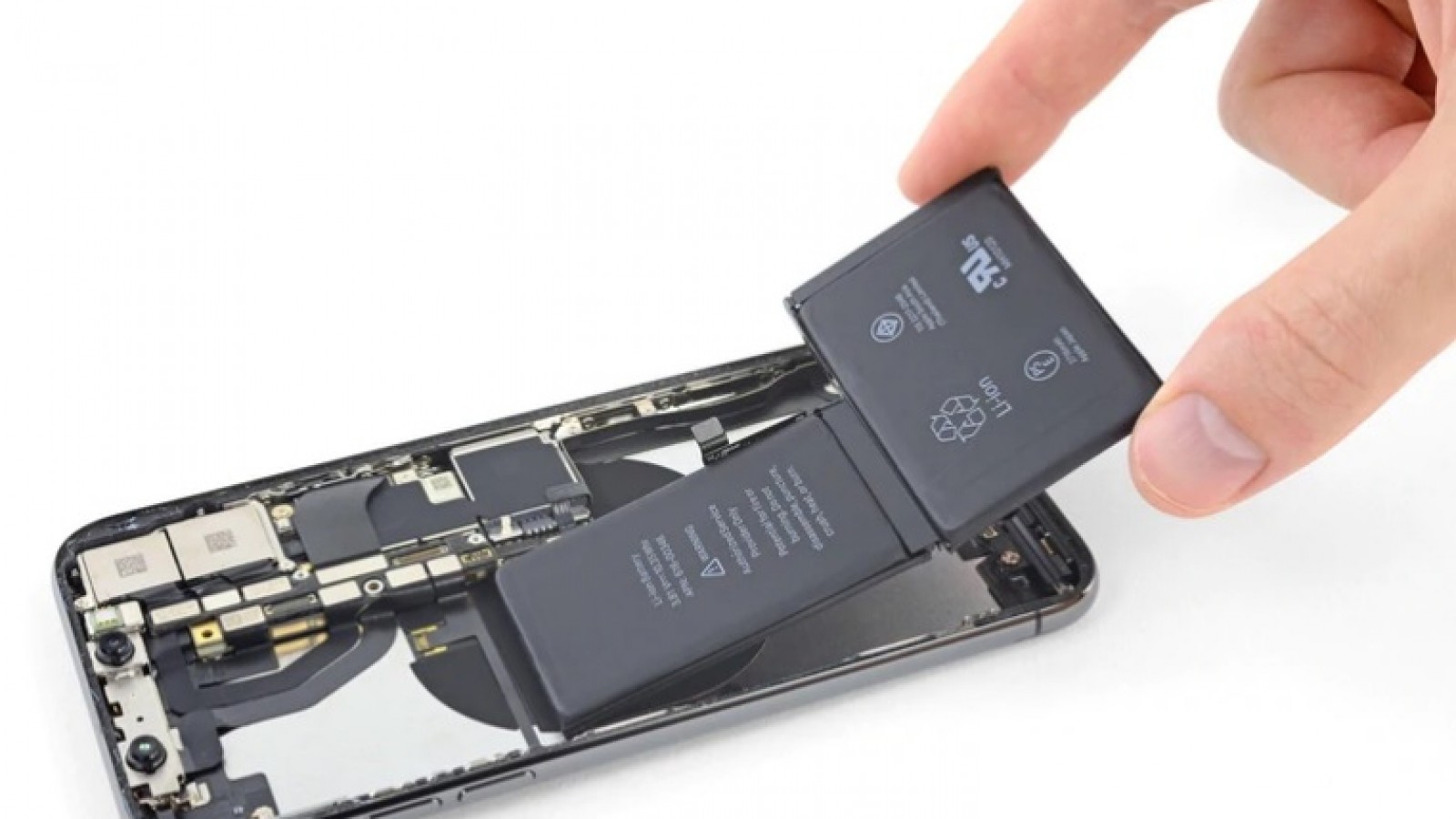 Por qué, todos los años, miles de iPhones en buen estado se convierten en chatarra