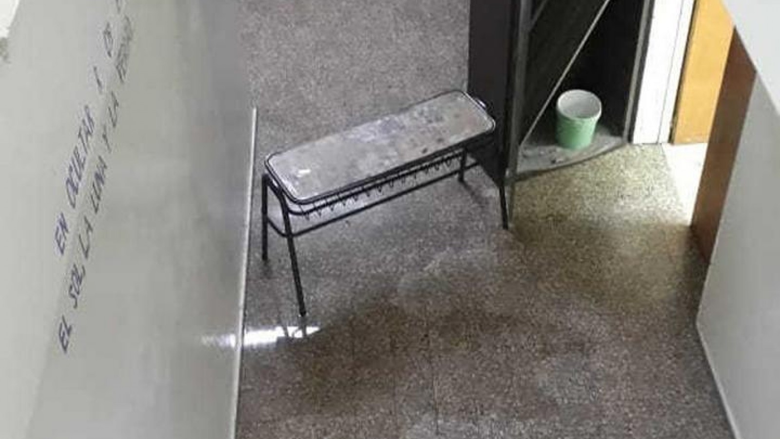 Caleta Olivia: Suspenden clases en escuela por los desbordes cloacales