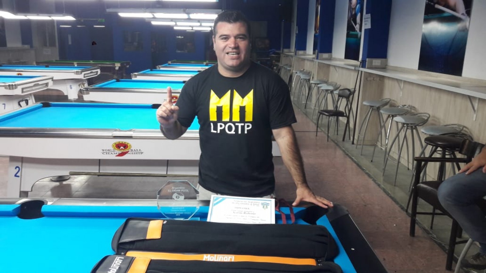 Caletense ganó campeonato y festejó con una remera muy particular
