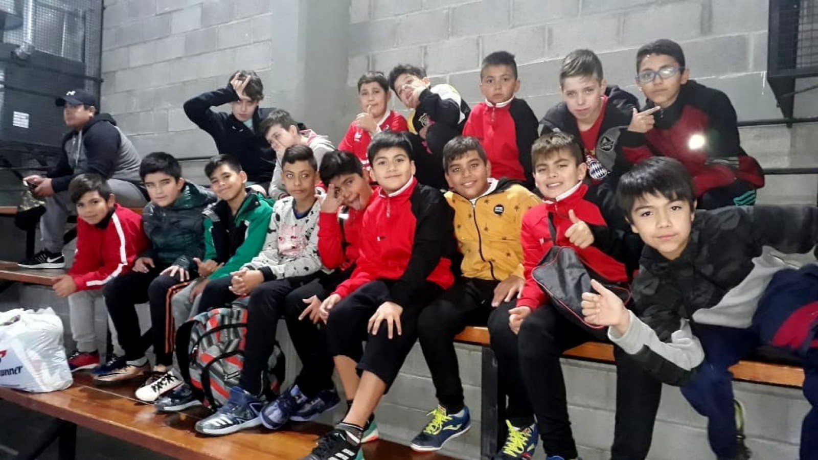 Los chicos jugaron y se divirtieron en el Encuentro de Handball