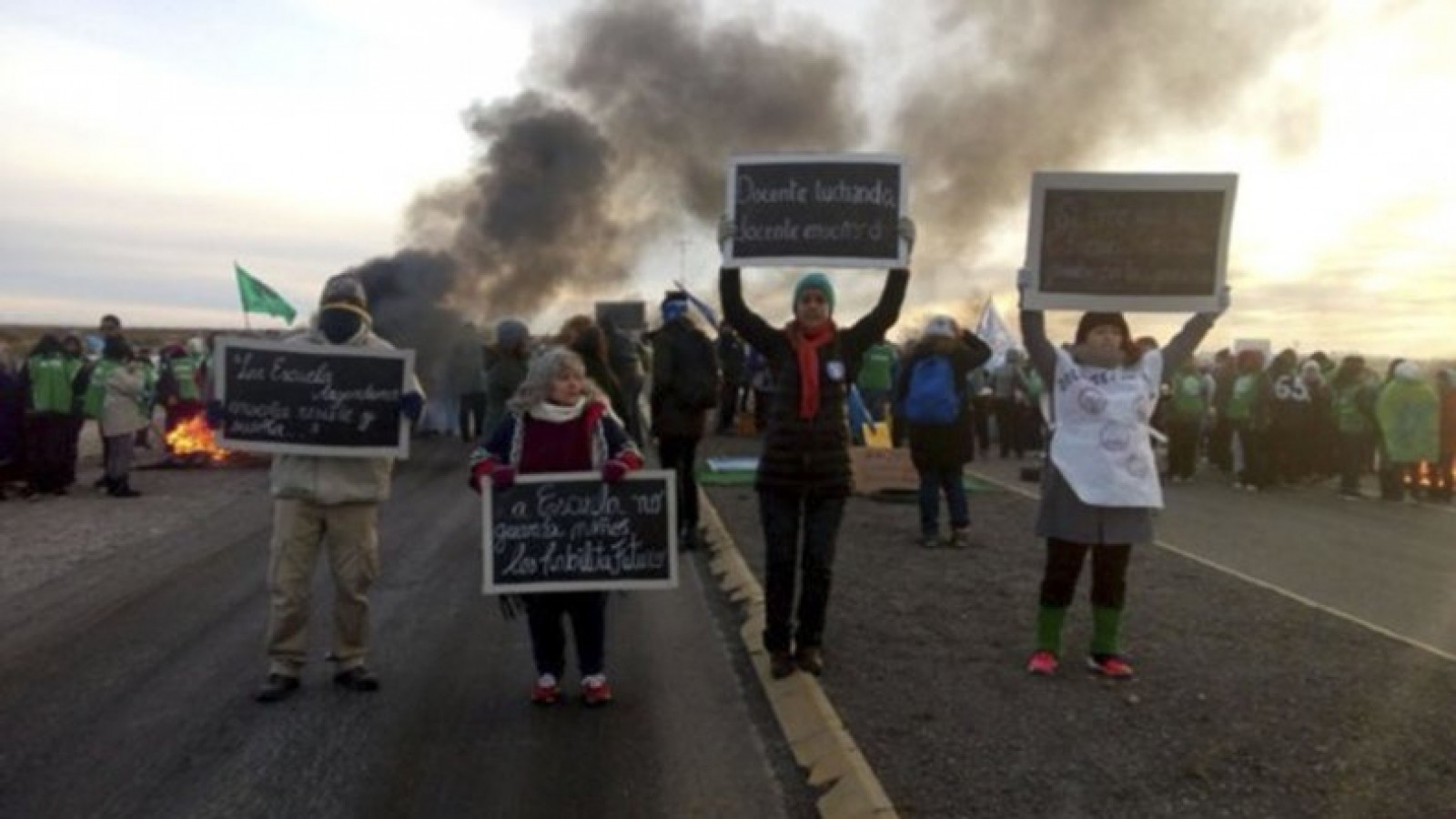 Crisis en Chubut: Estatales cortan la ruta 3 en el acceso a Madryn