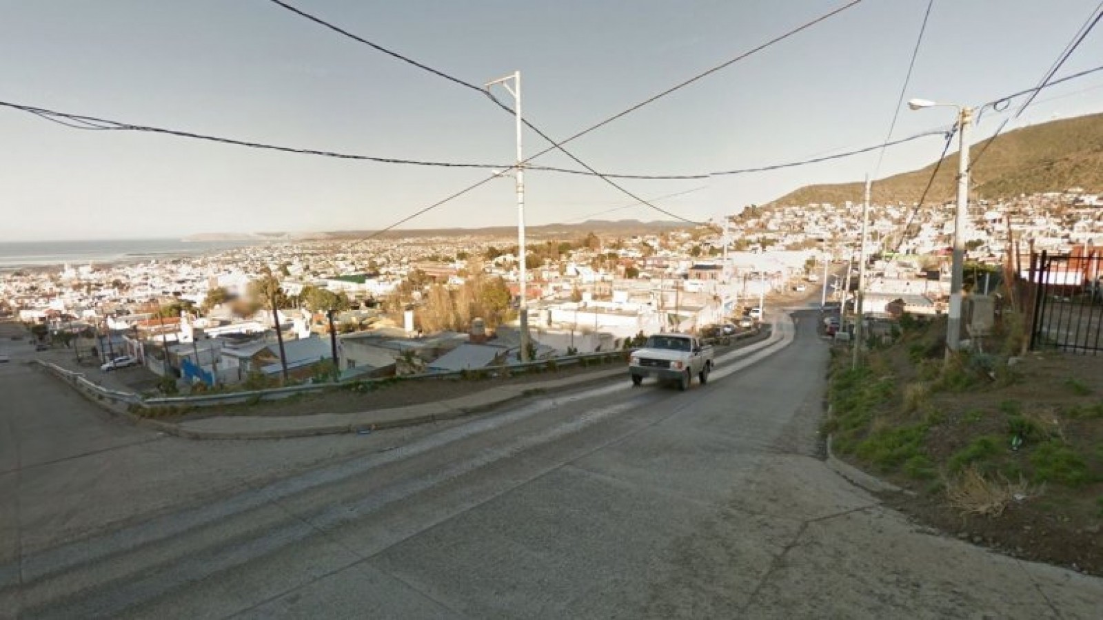 Hallan a un hombre muerto sobre la calle en Comodoro Rivadavia