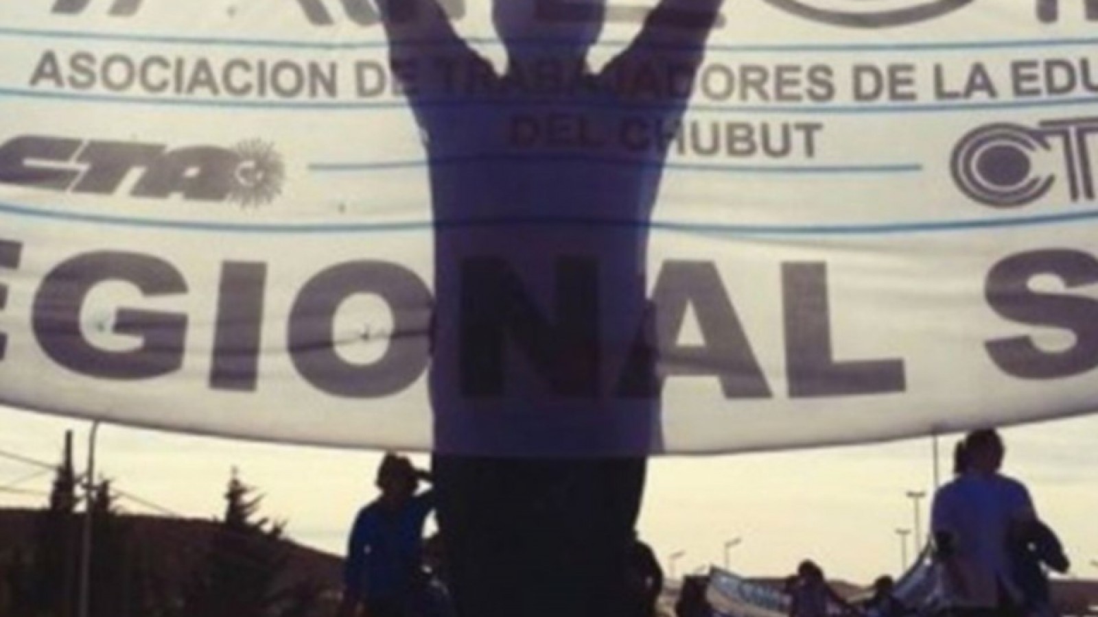 Chubut: docentes realizarán un “Escuelazo” el 11 pero dicen que no volverán a las rutas en Comodoro