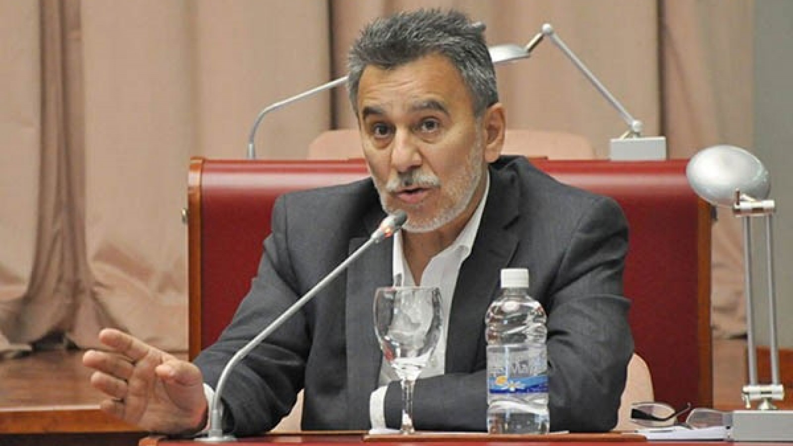 Por los paros, un diputado provincial propone que todos los alumnos de Chubut repitan el año