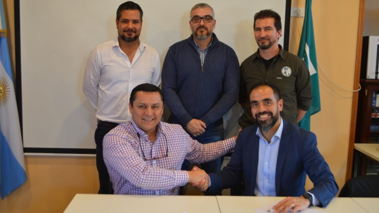 Mutual de Petroleros Jerárquicos firmó un Convenio de Cooperación con la Universidad Empresarial Siglo 21