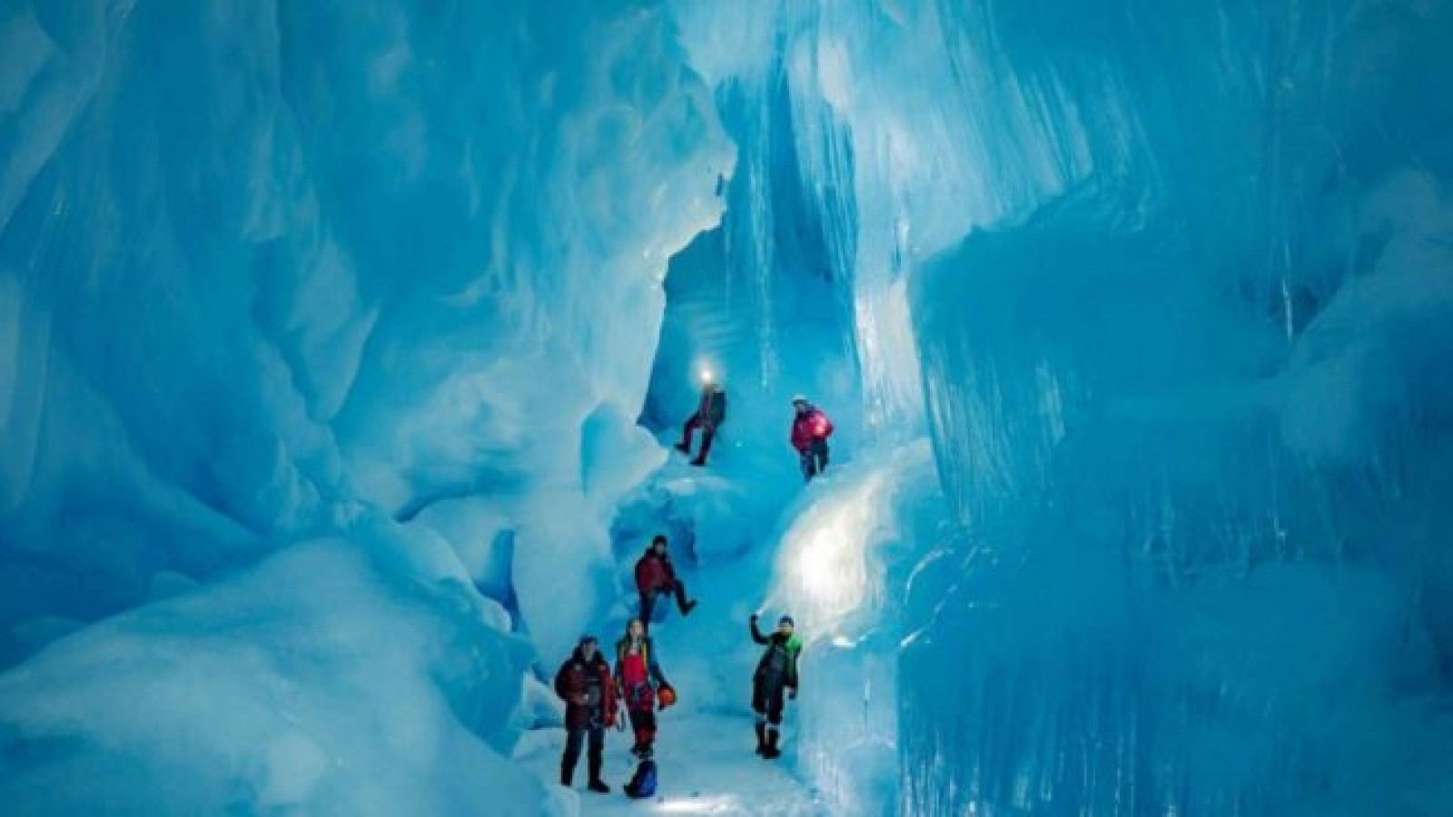Encuentran cueva de hielo “perdida” en la Antártida