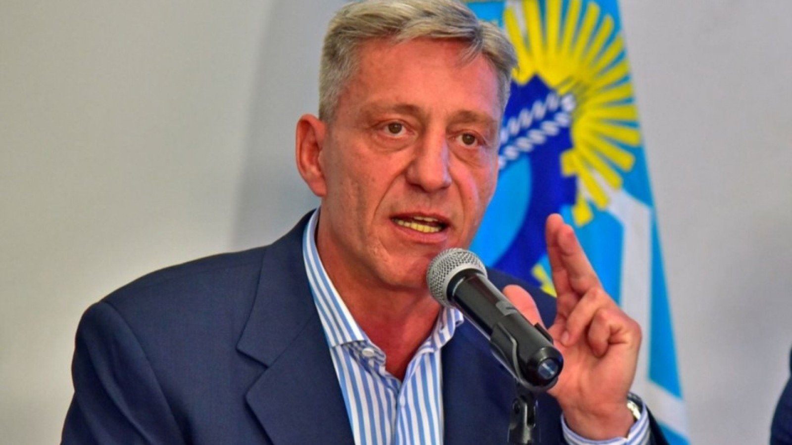 Gobernador de Chubut presentó un proyecto para aumentarse el sueldo y el de toda la planta política