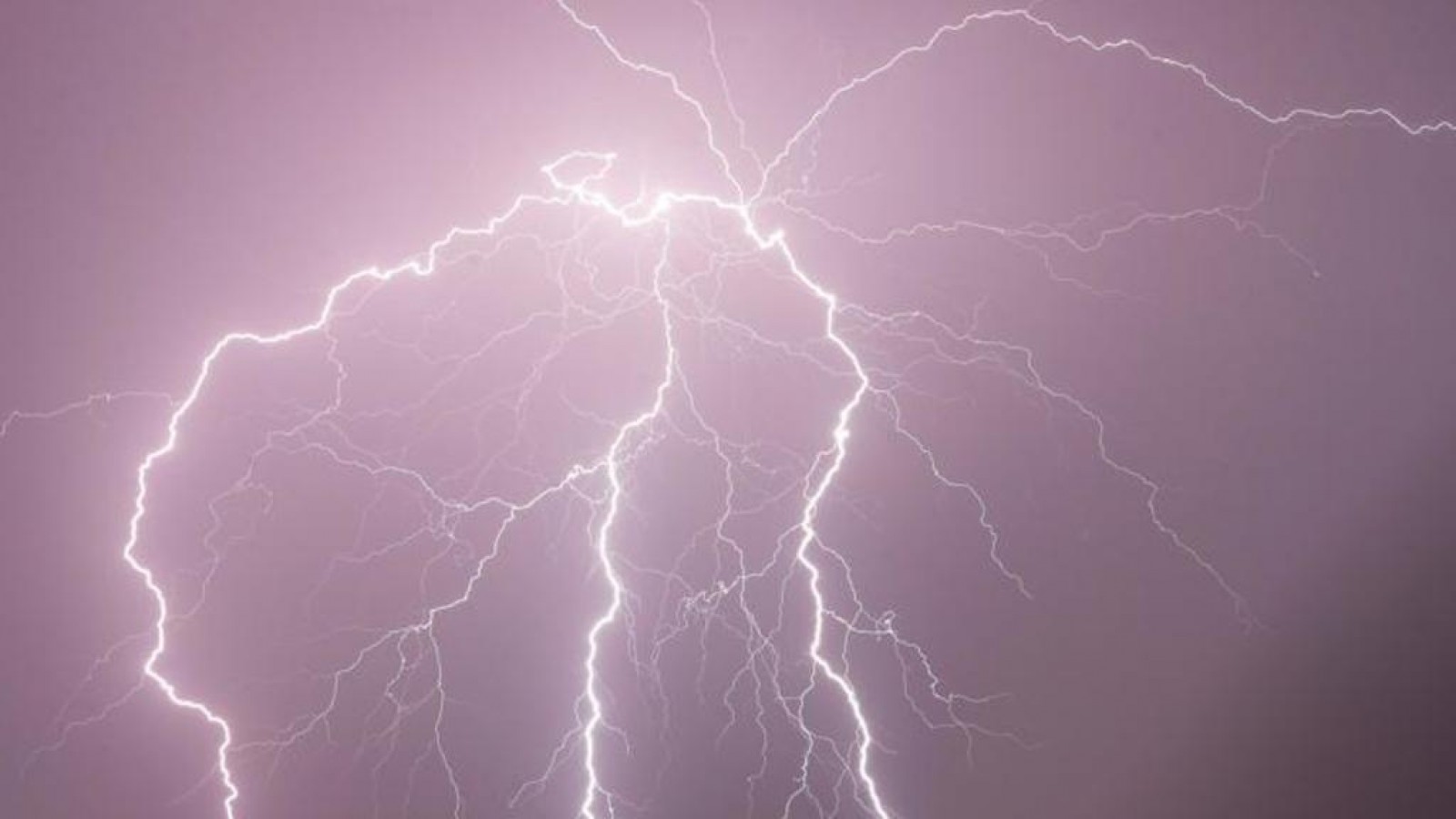 El impacto de un rayo mató a 13 personas