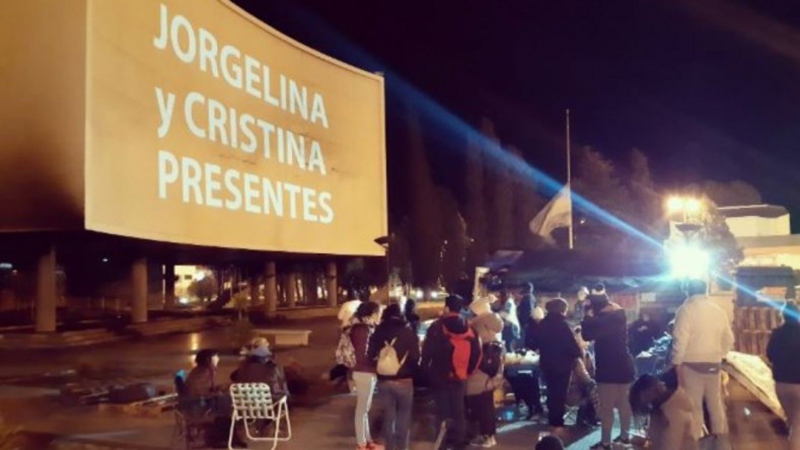En la legislatura de Chubut proyectaron los nombres de las docentes fallecidas