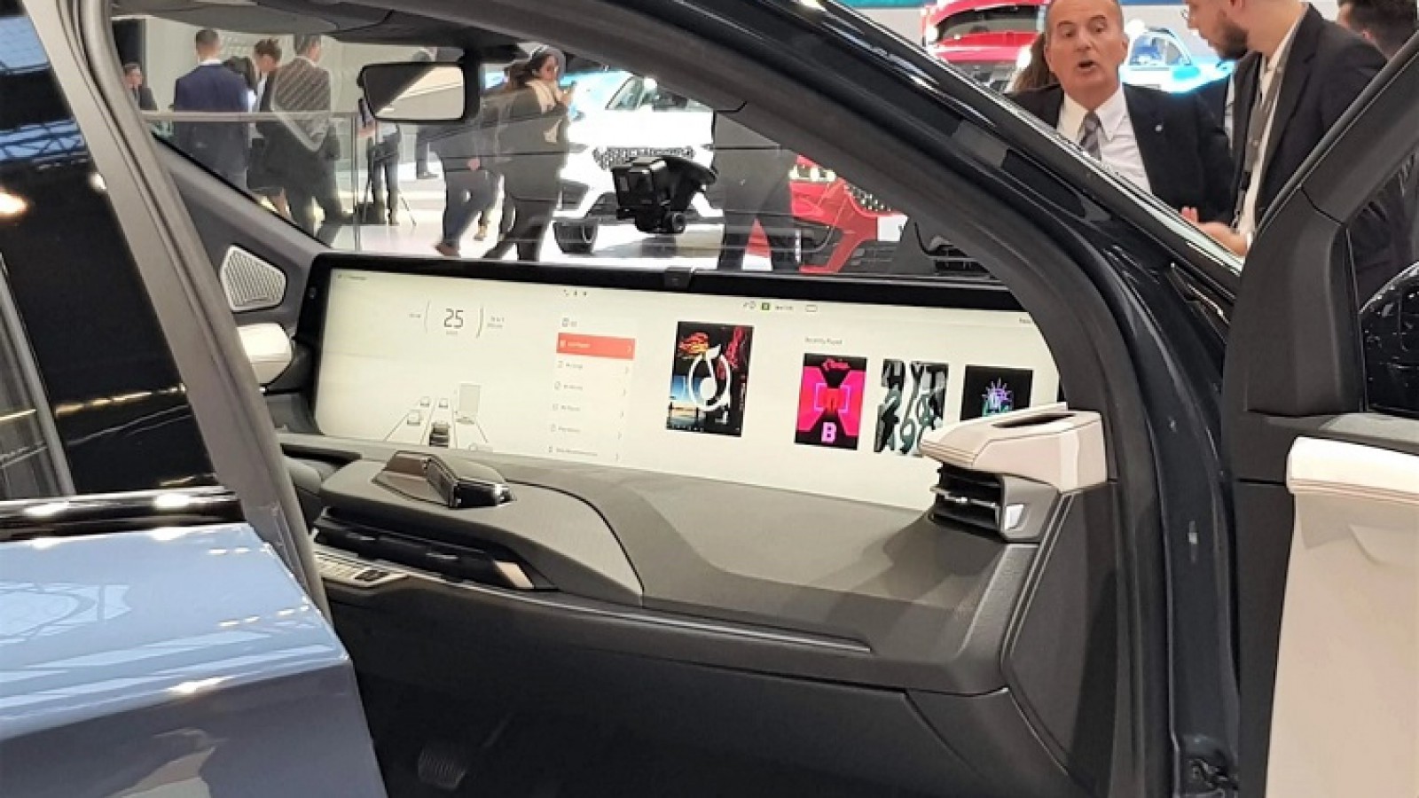 Presentaron el auto con la pantalla interior más grande del mundo: tiene 48 pulgadas y es curva