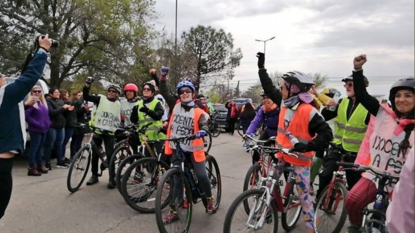 Unieron Chubut en bicicleta en memoria de las maestras fallecidas de Comodoro