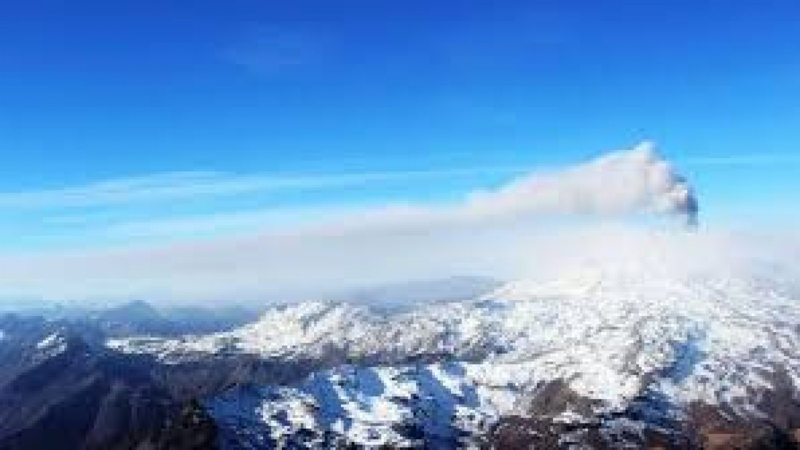 Declaran alerta "naranja" por actividad del volcán Copahue