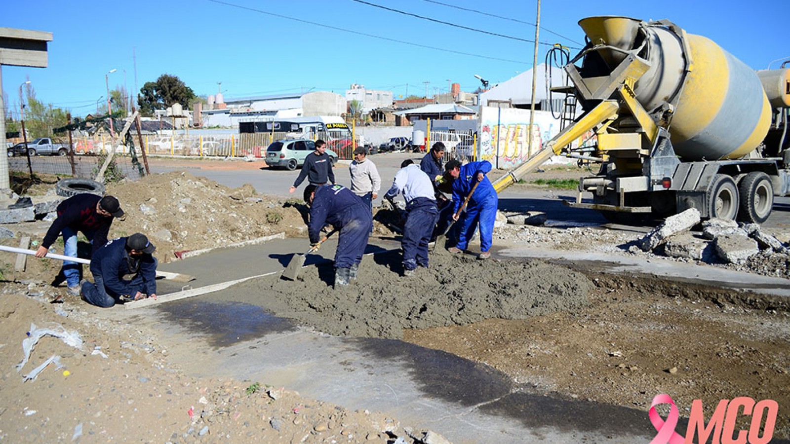 Con hormigón elaborado en planta municipal continua el plan de bacheo