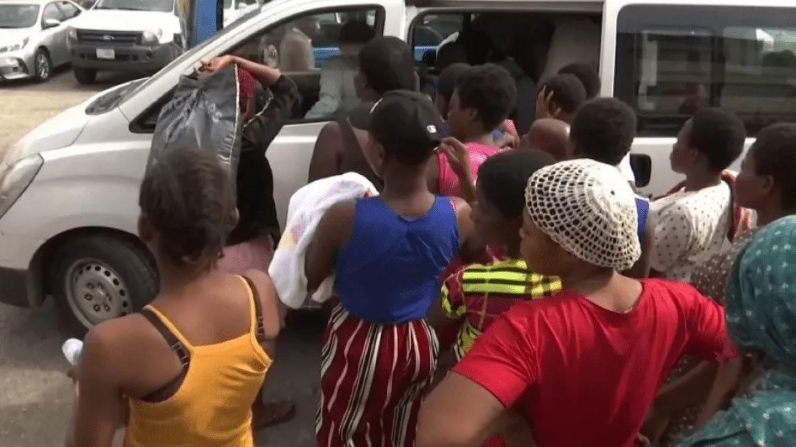 Rescatan a 19 mujeres que eran obligadas a embarazarse y vender a sus bebés