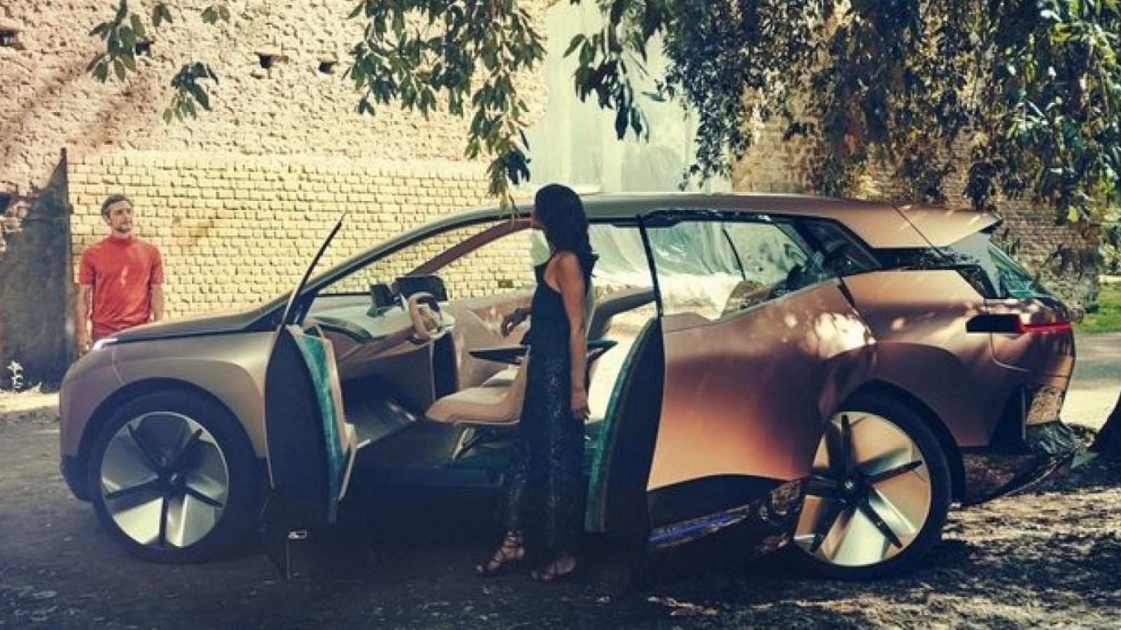 BMW sugirió que se podrá tener sexo en los vehículos autónomos en movimiento (y borró el video)