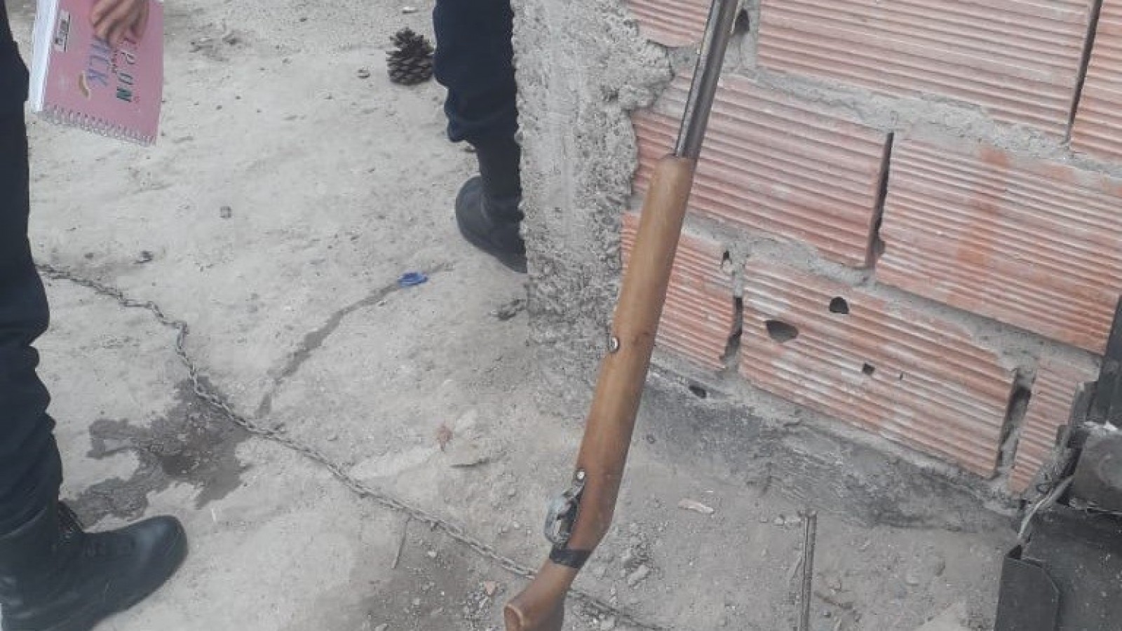 Trelew: agredió a su mujer, le apuntó a la Policía con un rifle y fue detenido
