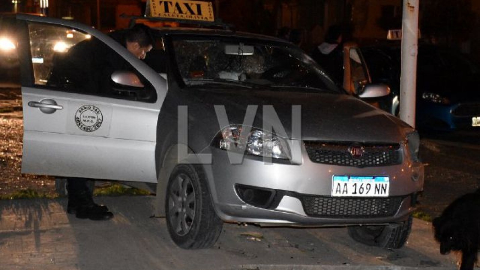 Caleta Olivia: asaltan a un taxista y lo mantienen secuestrado en el baúl de su auto