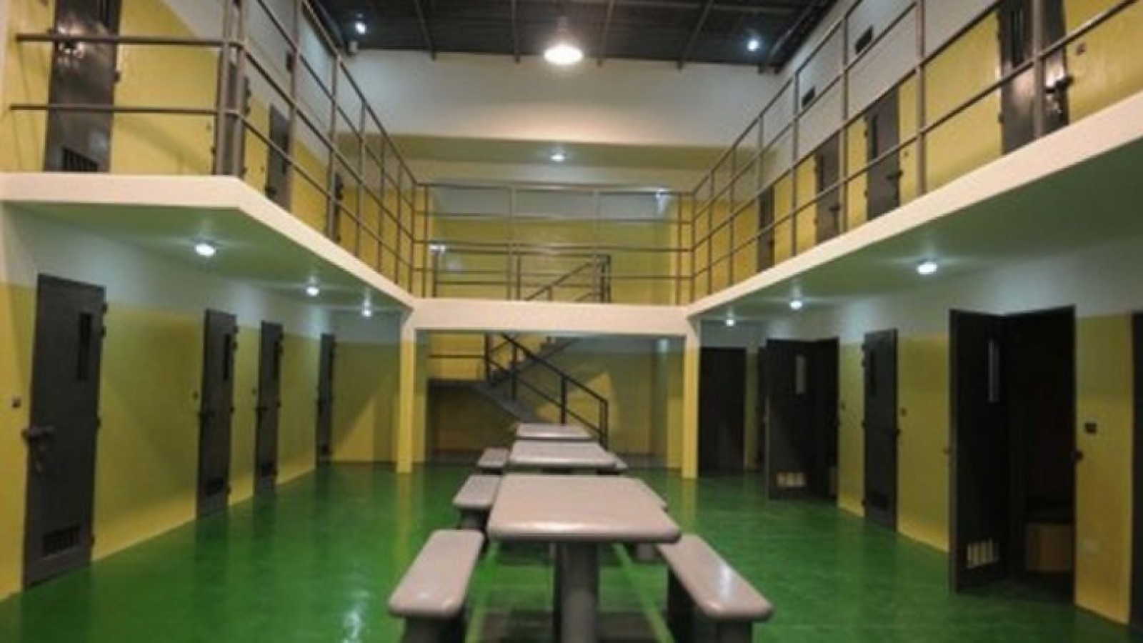 Comodoro: preso quiso ingresar dos celulares escondidos en una zapatilla