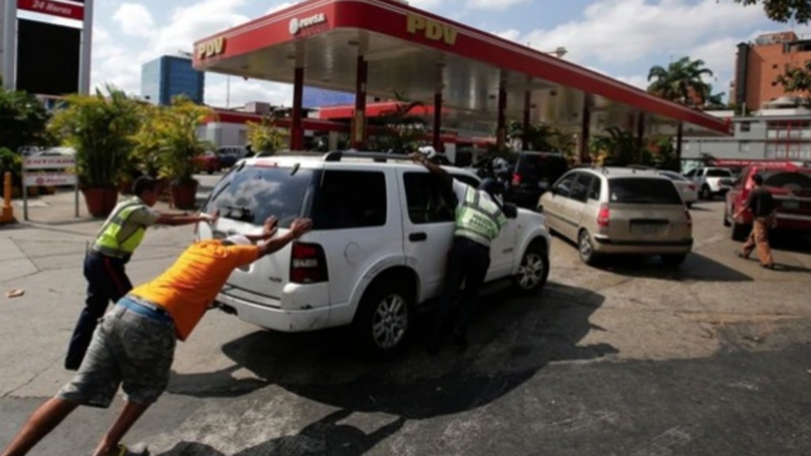 La falta de gasolina afecta a las ambulancias en Venezuela