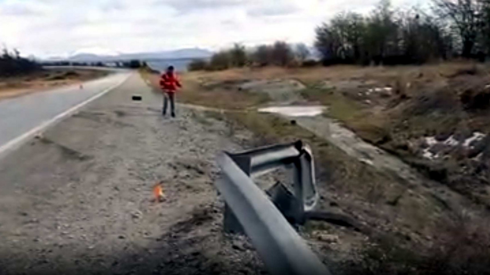 Ushuaia: desbarrancó un automóvil en la ruta 3 dejando dos heridos graves