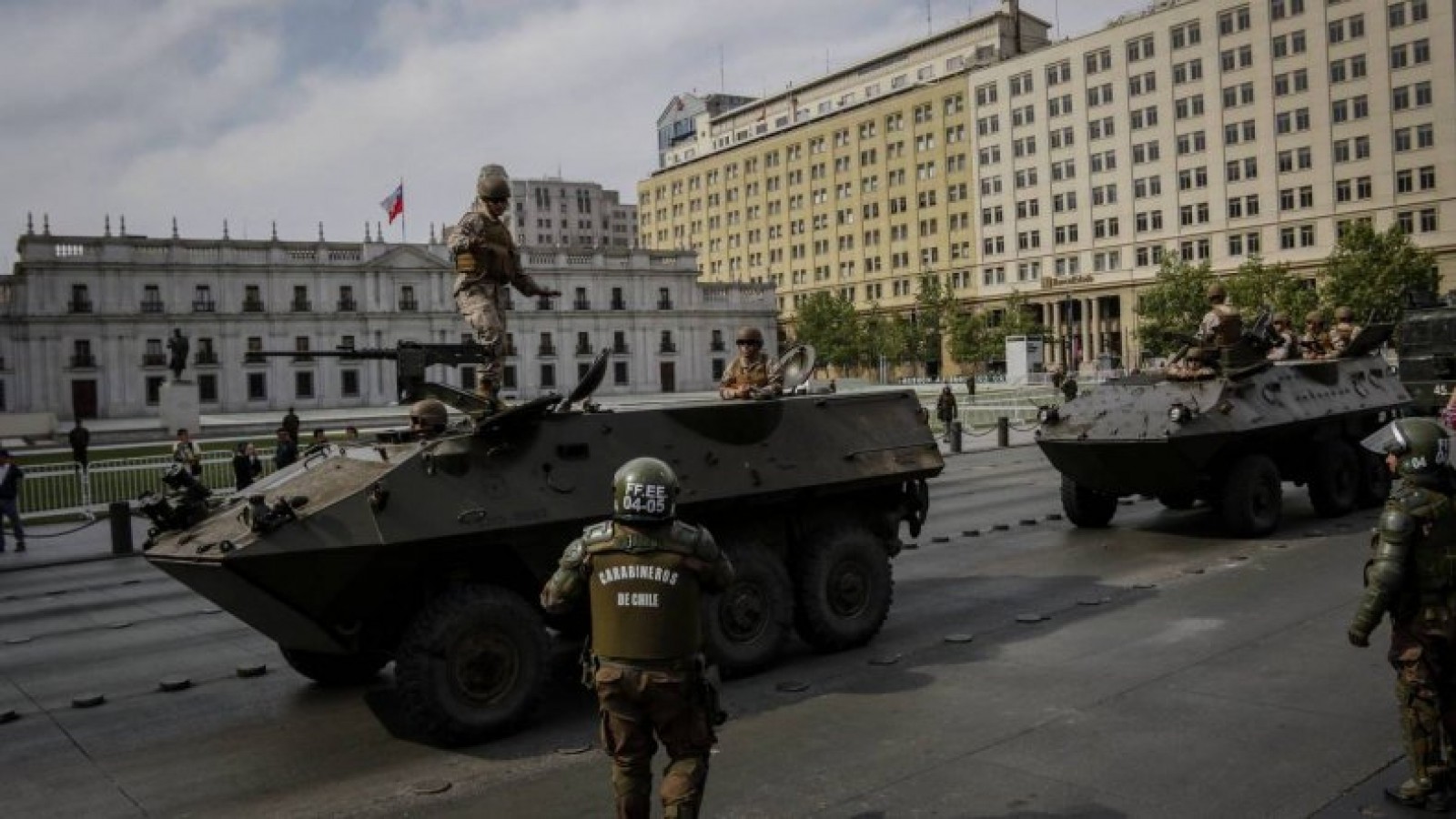 Piñera despliega más de 8 mil militares en las calles de Santiago de Chile