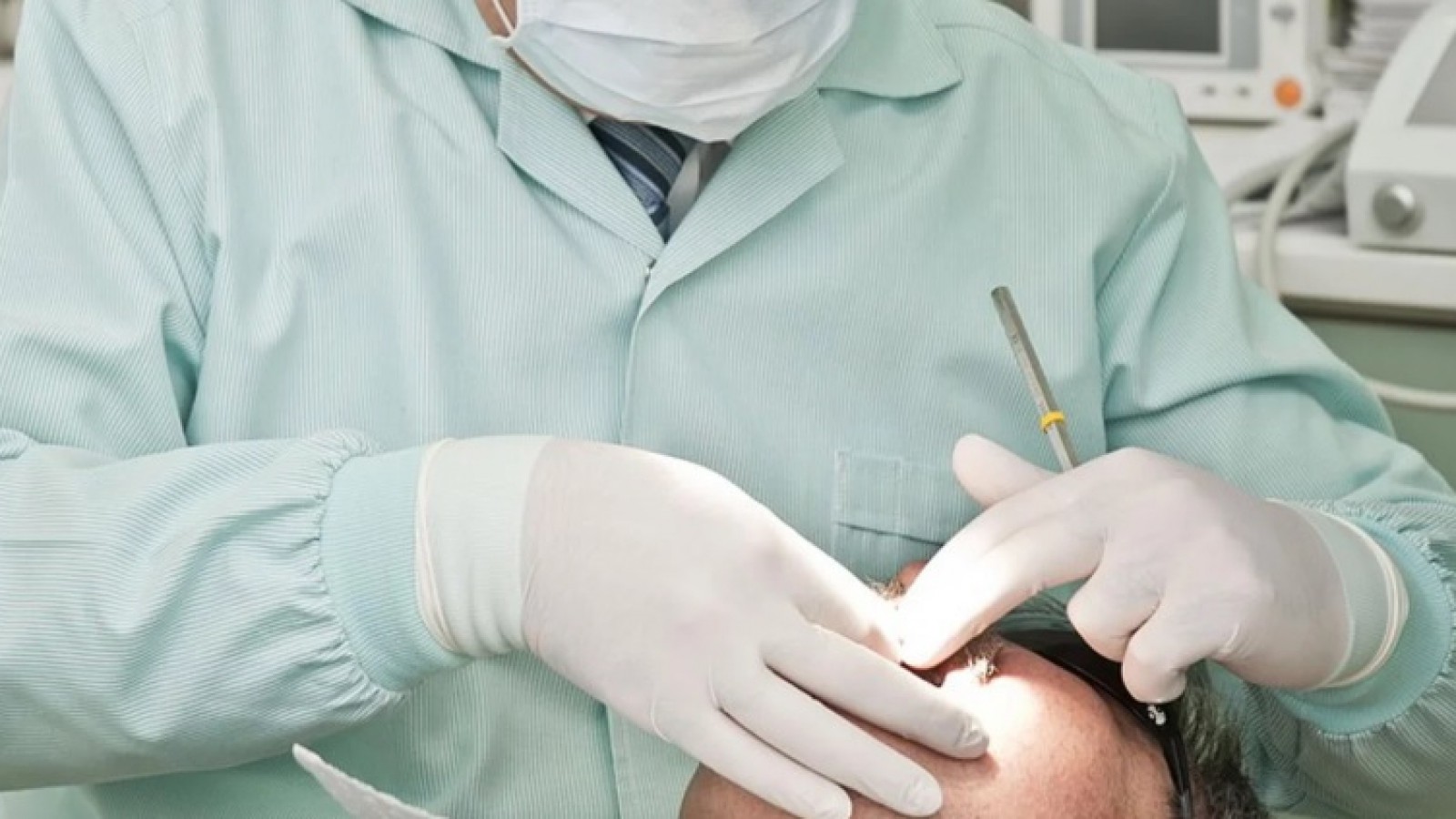 El dentista le extrajo diez dientes y murió desangrada