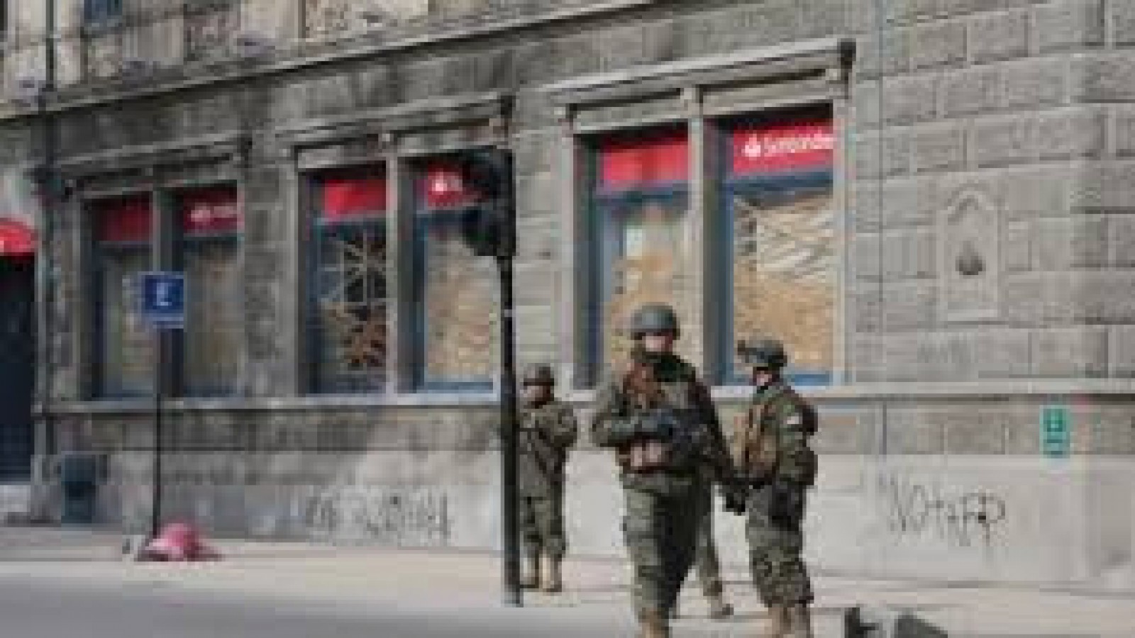 Punta Arenas: fuerzas armadas regresaron a los cuarteles y el intendente pidió aislar a quienes generan desmanes