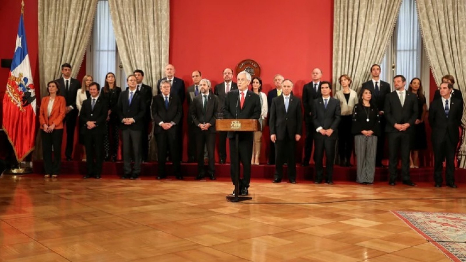 Sebastián Piñera juramentó a su nuevo gabinete tras las masivas protestas sociales en Chile