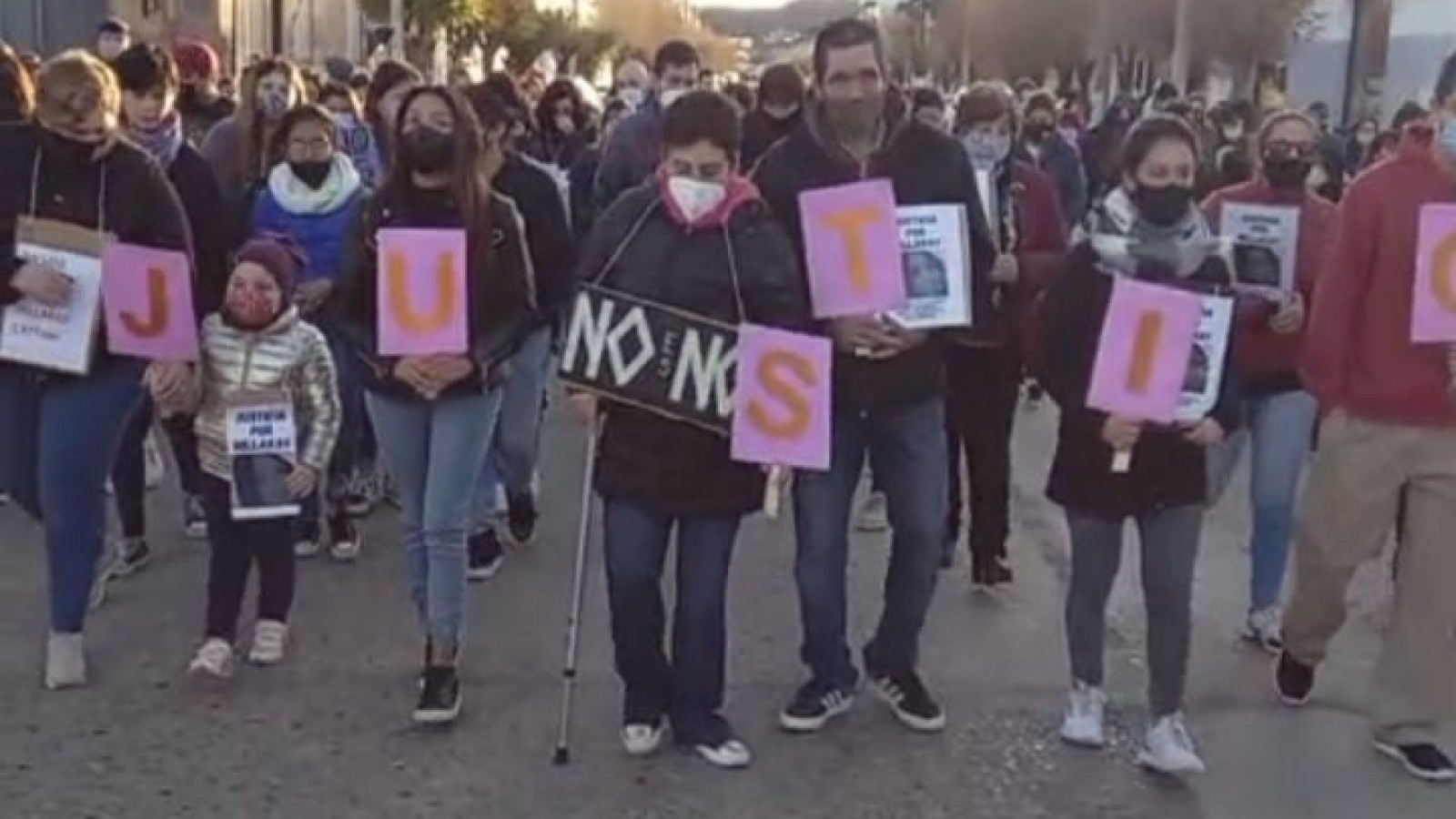 Multitudinaria marcha en Puerto Deseado pidiendo justicia por MIllaray Cattani