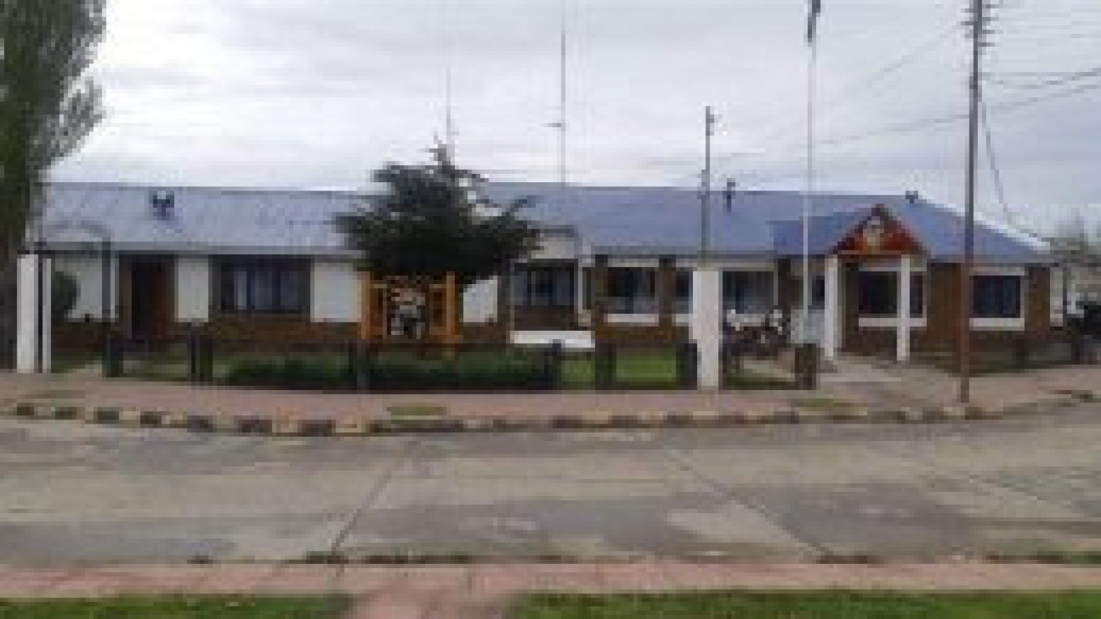 28 de Noviembre: un policía recibió un machetazo en la espalda, lo salvó el chaleco