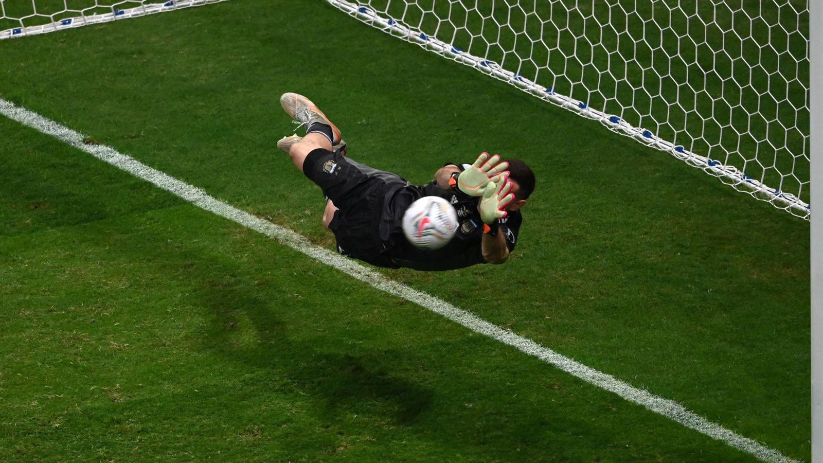 "Dibu" Martínez: "No hay mejor escenario que una final en el Maracaná"