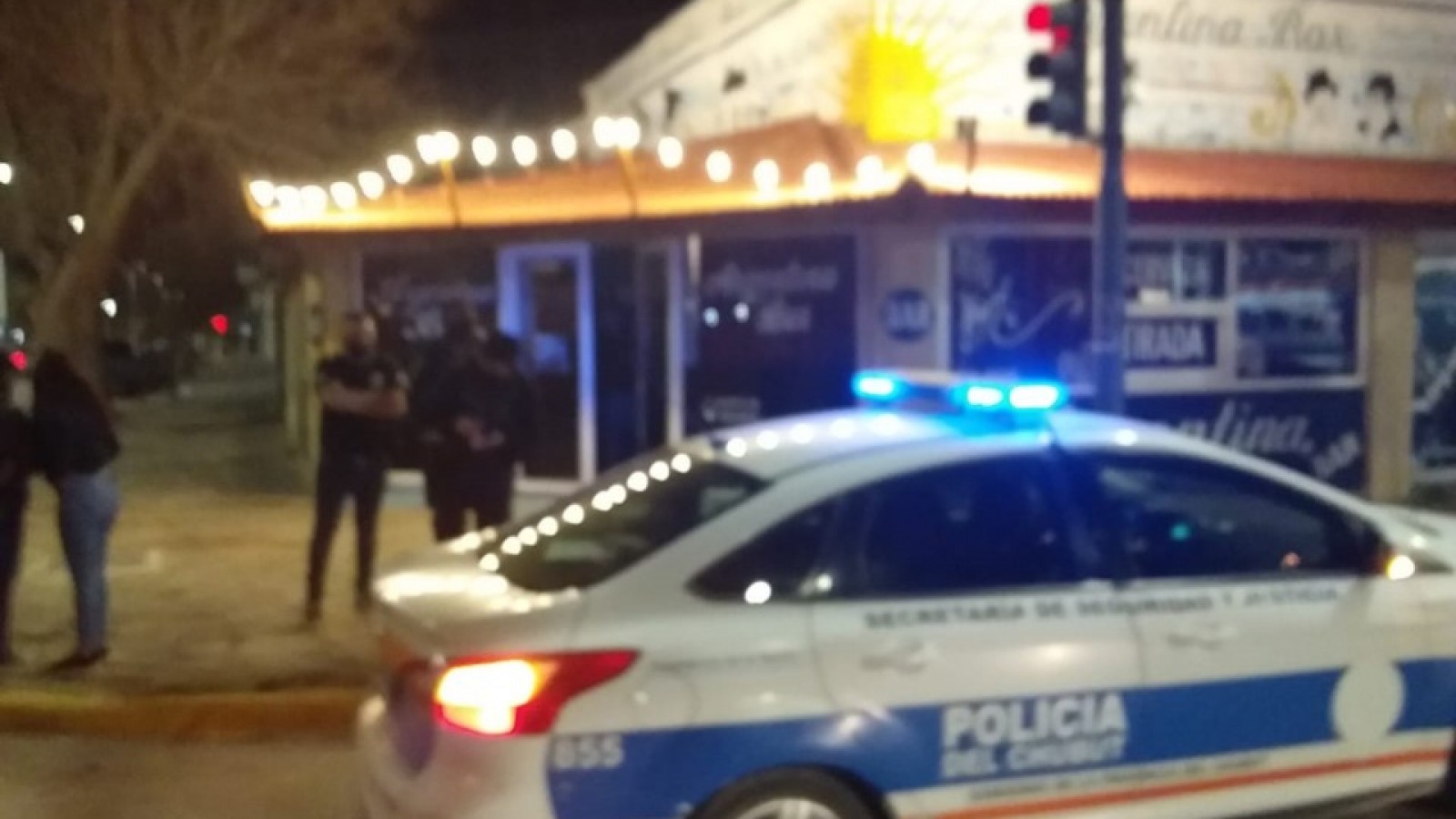 Batalla campal en una cervecería de Madryn con piñas, botellazos y policías agredidos