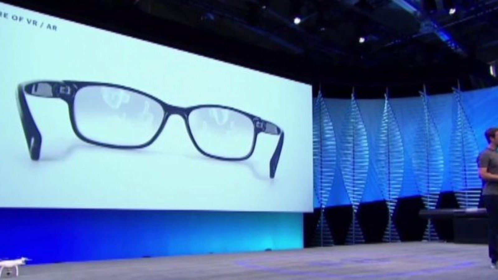 Anuncian que Facebook fabricará lentes con cámara incorporada