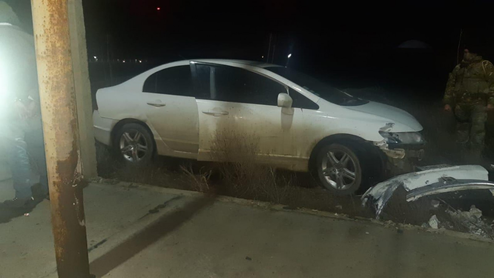 Borracho protagonizó varios choques esta mañana con un auto robado